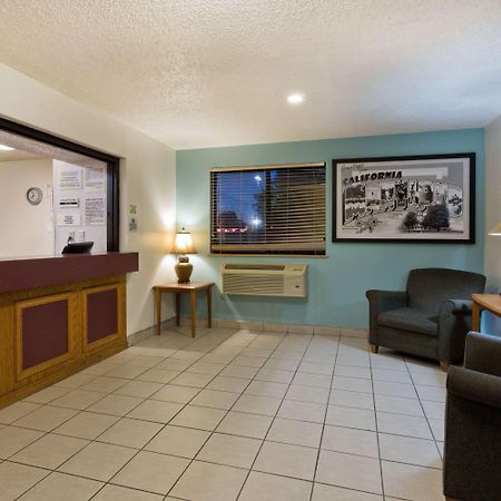 Отель Super 8 By Wyndham Lexington Park/California Area Экстерьер фото