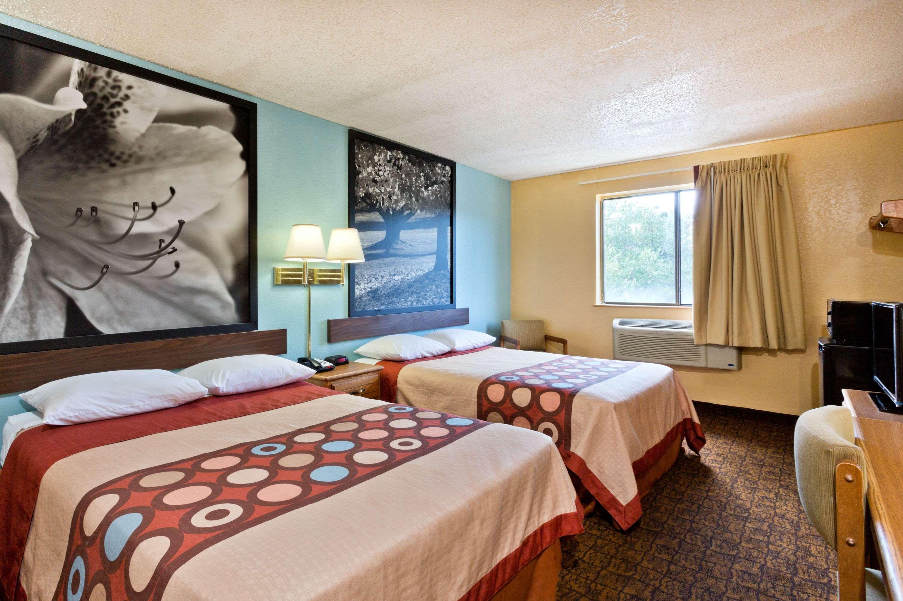 Отель Super 8 By Wyndham Lexington Park/California Area Экстерьер фото