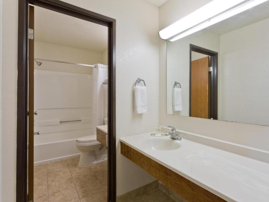 Отель Super 8 By Wyndham Lexington Park/California Area Экстерьер фото